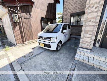 滋賀県長浜市八幡東町[4LDK/94.39m2]の駐車場