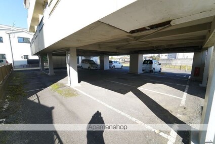 ヴィラ・ドゥマン[1K/19.87m2]の駐車場1