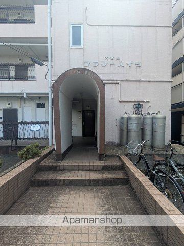 大倉山フラワーハイツの玄関写真