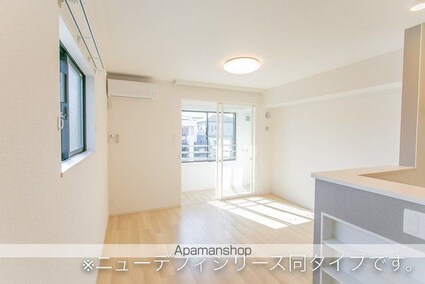 プール・モエ[1LDK/44.32m2]のリビング・居間