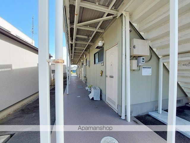 フォーブル吉田の玄関写真