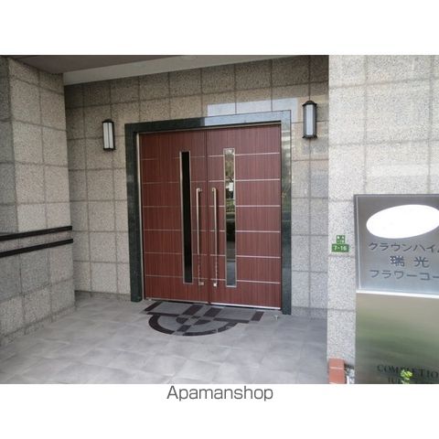 クラウンハイム瑞光フラワーコートの玄関写真