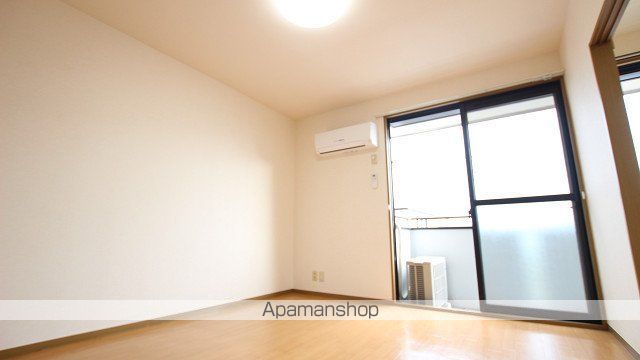 ロイヤルコート鷲巣 伍番館の内装写真