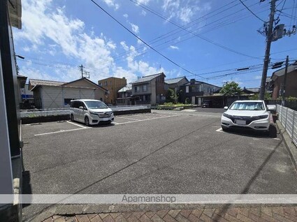 レオパレステイラウンジ[1K/19.87m2]の駐車場2