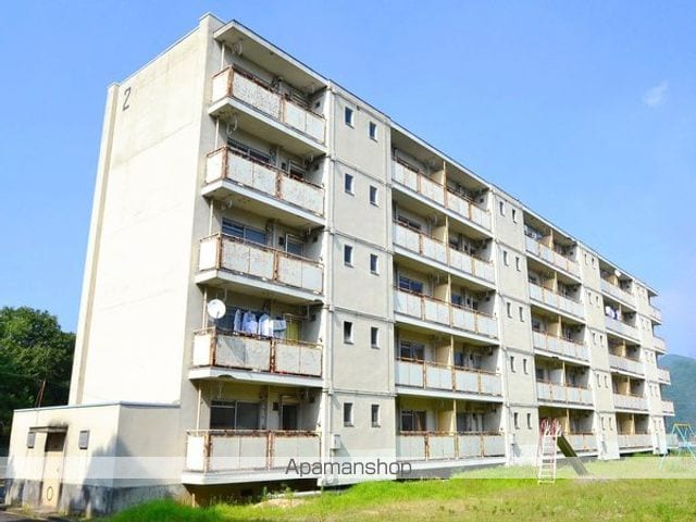 ビレッジハウス万富2号棟の玄関写真
