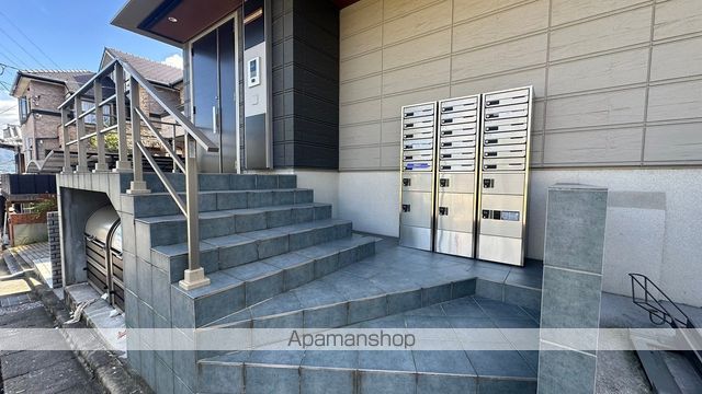 オークランドヒルズ仁保南の玄関写真