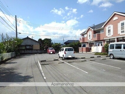 ビレッジ藤巻[2LDK/58.12m2]の駐車場