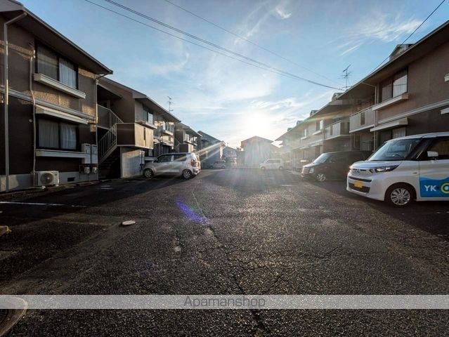 アザリアハイタウンC棟の外観写真