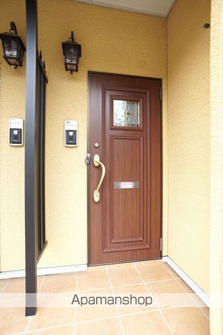 袋井市 2階建 築15年の玄関写真