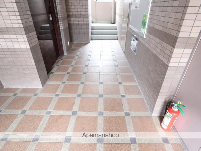 クレストステージ内山の玄関写真