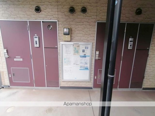レオパレス春日の玄関写真