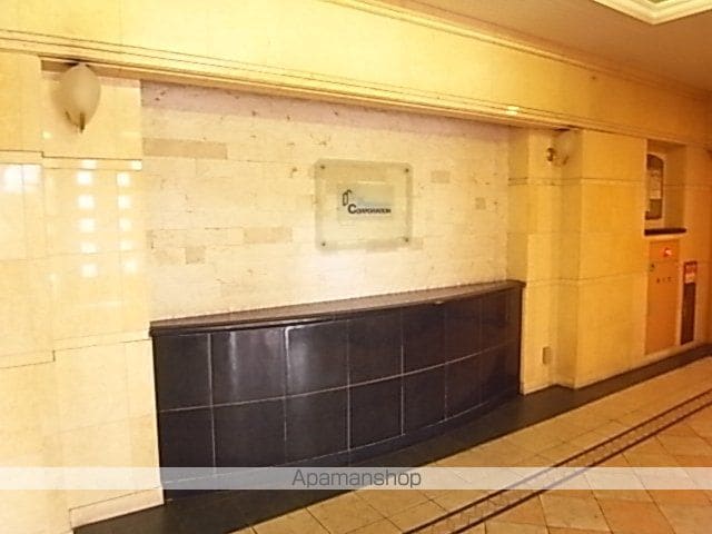 プレサンス名古屋城前の玄関写真