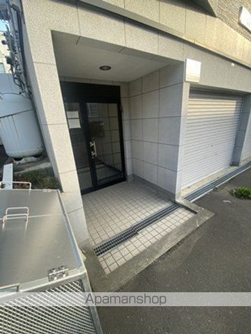 パース南郷の玄関写真