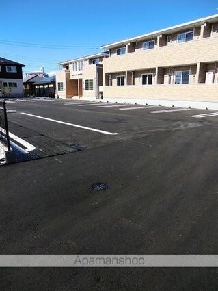 メゾン　クレール　Ⅲ[1R/32.94m2]の駐車場