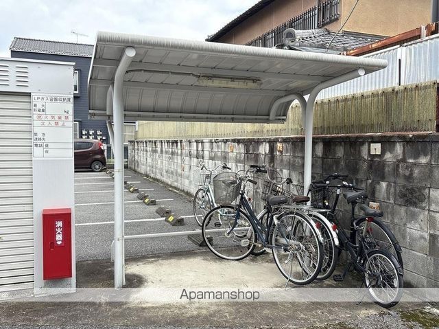 レオパレス東山の玄関写真