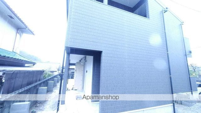 リエラ九工大前の玄関写真