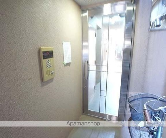 グランコスモ御所東の玄関写真