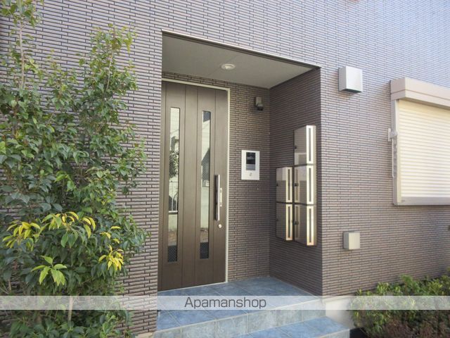 ラルーチェ高円寺の玄関写真