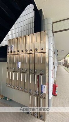 バロール横浜[1K/21.96m2]のエントランス