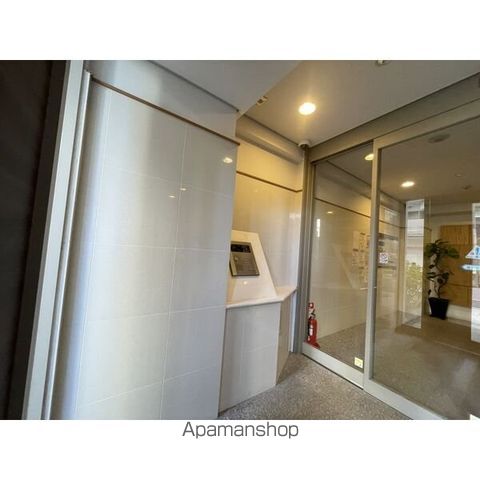 クレシェール大須の玄関写真