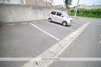 ブリリアントハイツ[2DK/50.91m2]の駐車場2