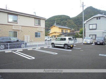 グランドハウス妻科[1K/30.79m2]の駐車場