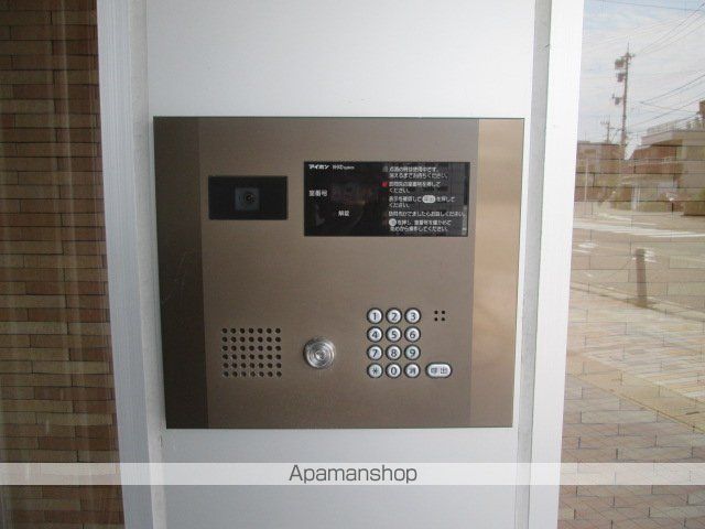 アクシルコート富山駅北の玄関写真