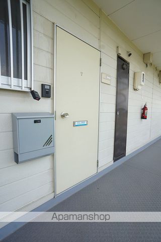 ロイヤルハイツの玄関写真