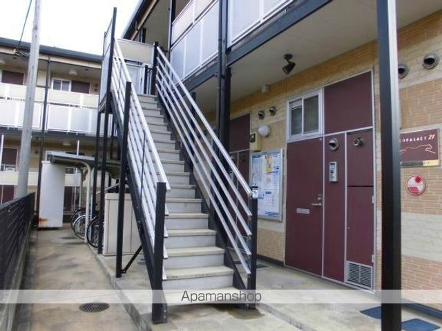 レオパレスレストローズの玄関写真