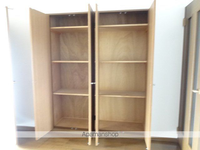 リバーサイド五番館[2LDK/50m2]の収納