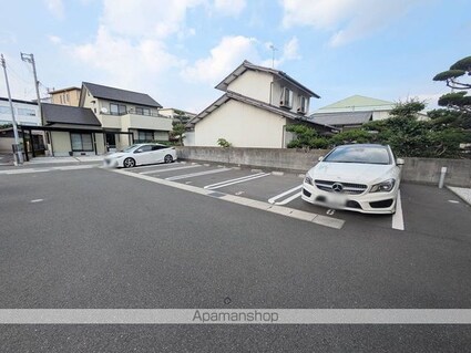 ベイ　ブランシェ白楽町[2K/37.83m2]の駐車場