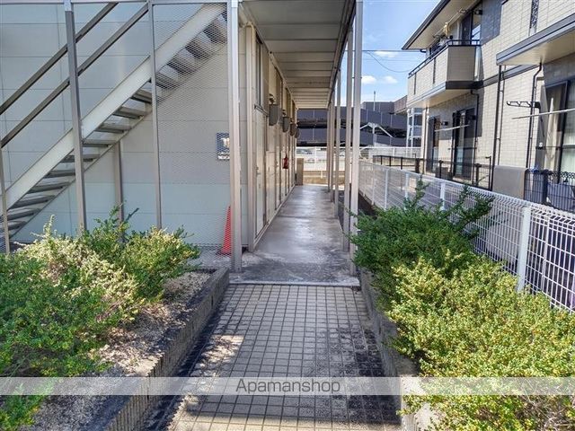 レオパレス方地西の玄関写真