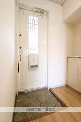 プレジール岡本　Ｃ棟[1K/26.49m2]の玄関