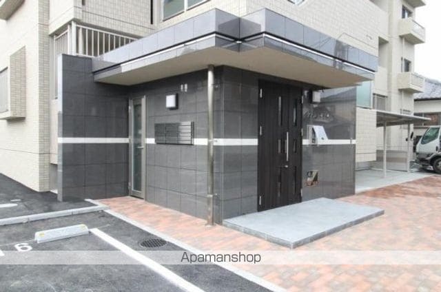 ヴァレンティナ 北棟の玄関写真