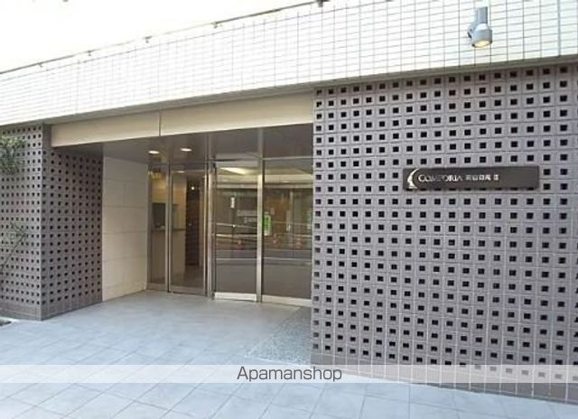 コンフォリア新宿御苑IIの玄関写真