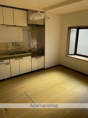 バーバーアダチの内装写真