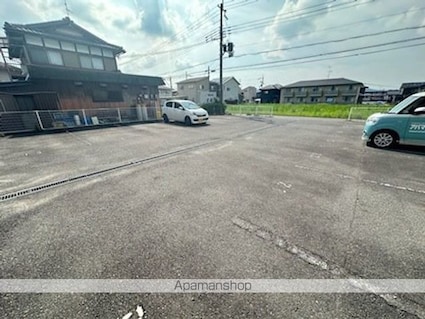 Ｃｈｅｚ－ｓｏｉ　ＴＡＴＳＵＭＩ　Ⅱ番館[2LDK/54m2]の駐車場3