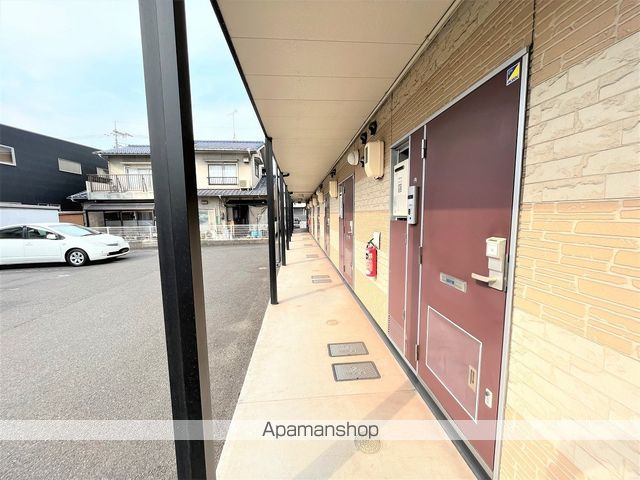 レオパレス華の玄関写真