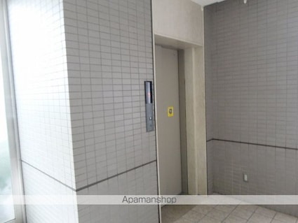 クレスト[2LDK/62.72m2]の共用部1