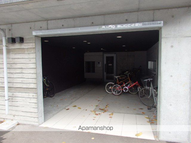 グランドサクセス北3条の玄関写真