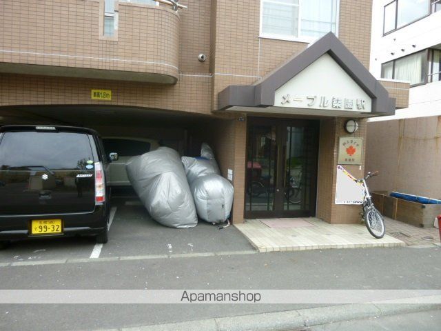 メープル桑園駅の玄関写真