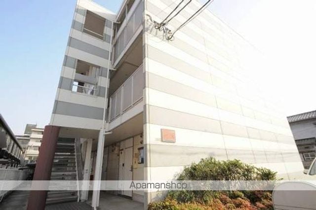 レオパレスプレミール東本浦の玄関写真