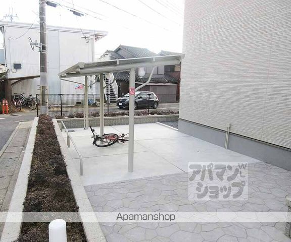 クレイノアローウェアハウスの外観写真