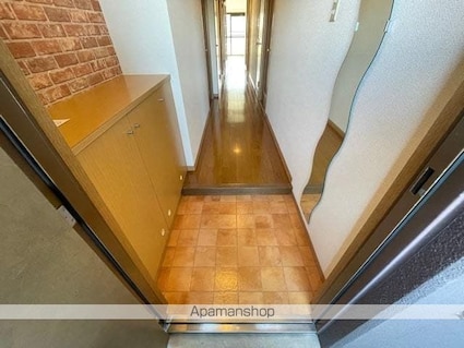 ルミエール２３[3LDK/72m2]の玄関