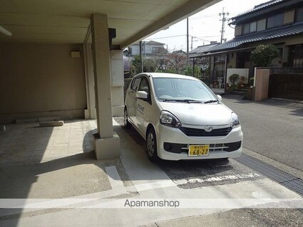 ロイヤルハイム鹿児[2K/36m2]の駐車場