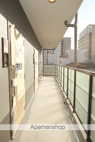 プレサンス天神橋筋六丁目ヴォワールの玄関写真