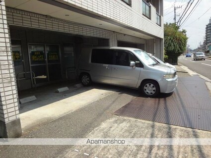 ドルフ高須[1DK/26.4m2]の駐車場1