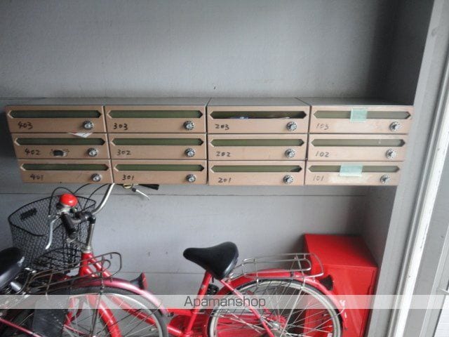 クリスタルハイツ元町の玄関写真