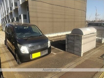 レオパレスファンタジスタ[1K/19.87m2]の駐車場2