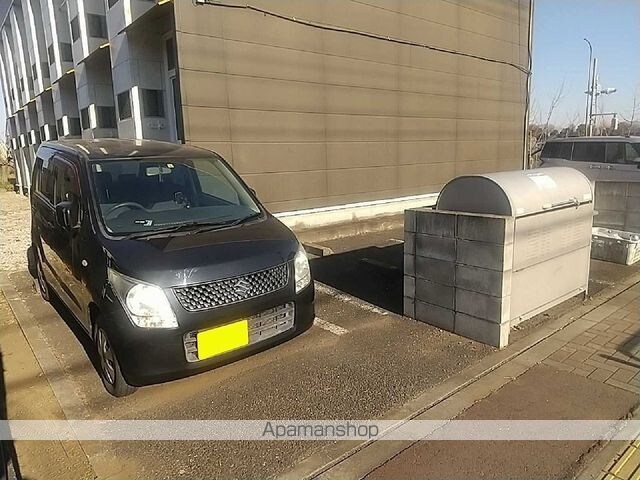 レオパレスファンタジスタ[1K/19.87m2]の駐車場2